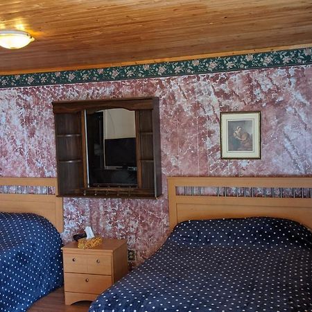 Balgonie Motel Motor Inn Pilot Butte Екстериор снимка