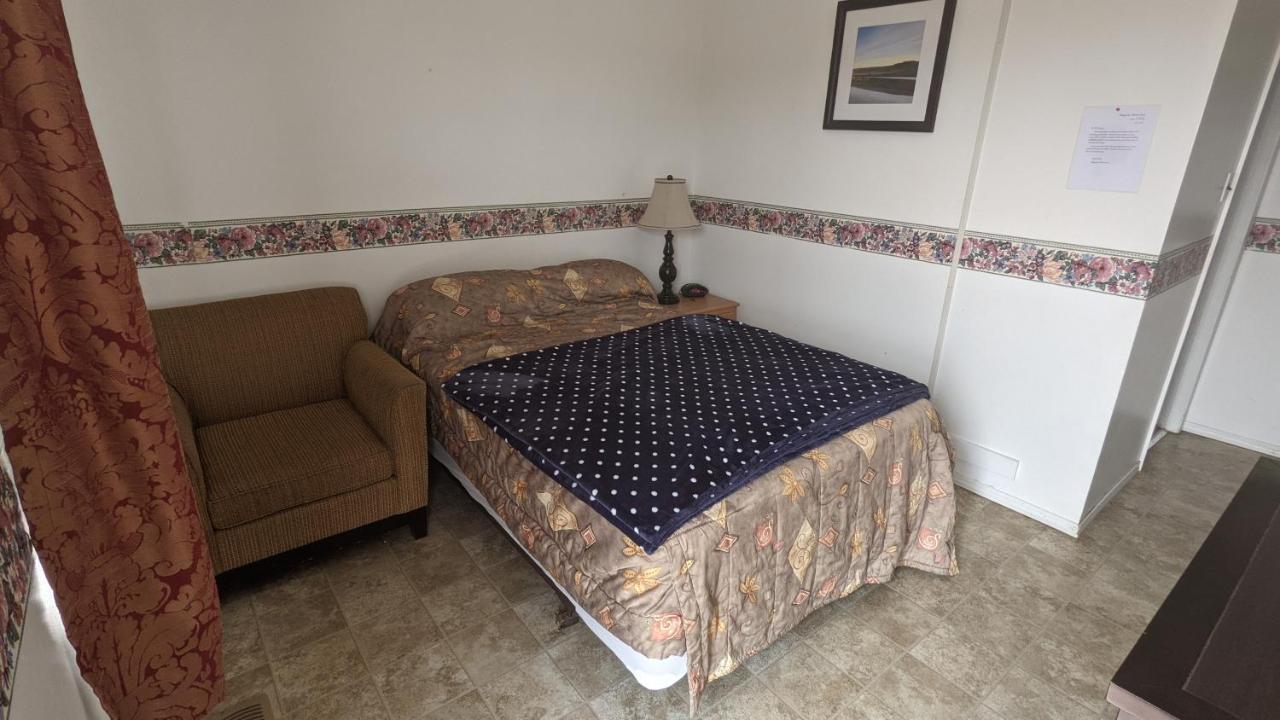 Balgonie Motel Motor Inn Pilot Butte Екстериор снимка
