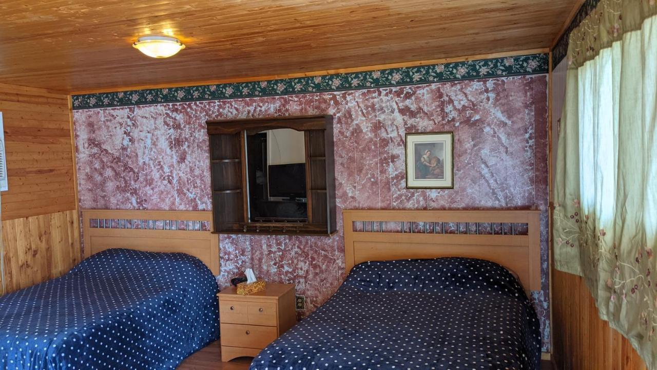 Balgonie Motel Motor Inn Pilot Butte Екстериор снимка